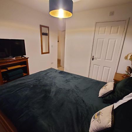 Lovely Rooms In A Quiet Place Of Woking Exterior photo